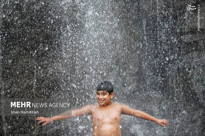 عکس/ فرار از گرما به آبشار گنجنامه همدان