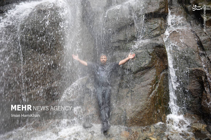 عکس/ فرار از گرما به آبشار گنجنامه همدان