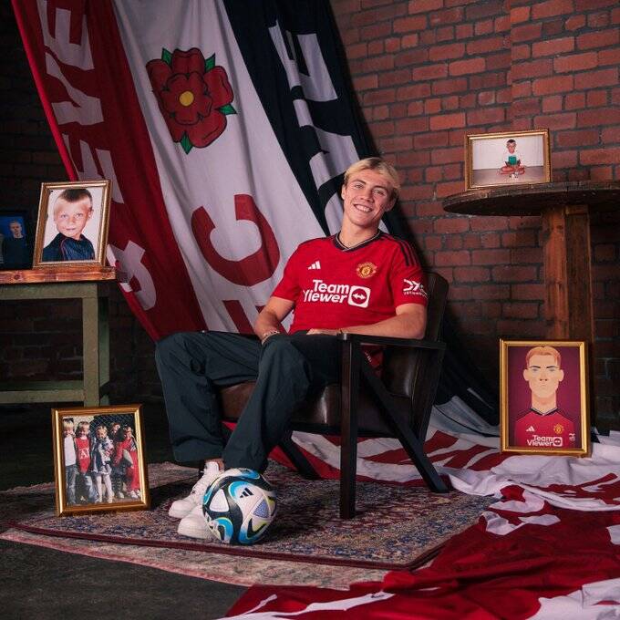 مهاجم دانمارکی به منچستریونایتد ملحق شد +عکس