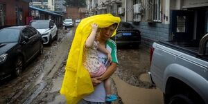 تلفات سیل در پکن به ۳۳ نفر رسید+عکس