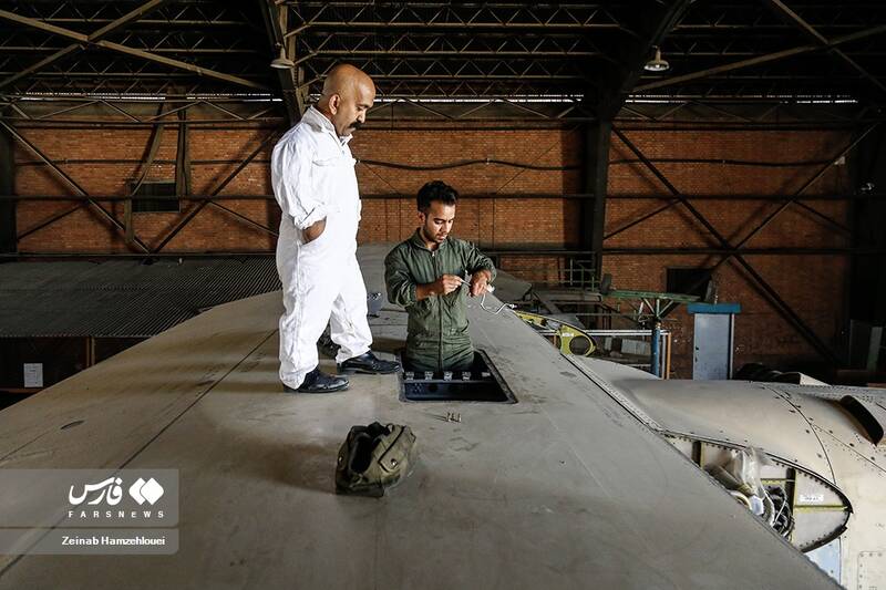 کوتاه قامتان ایرانی بهترین تعمیرکاران هواپیمای جنگی+ عکس