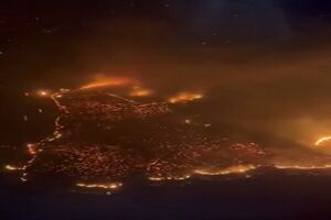 اینجا جهنم واقعی است/ مردم خود را به داخل اقیانوس میاندازند+فیلم