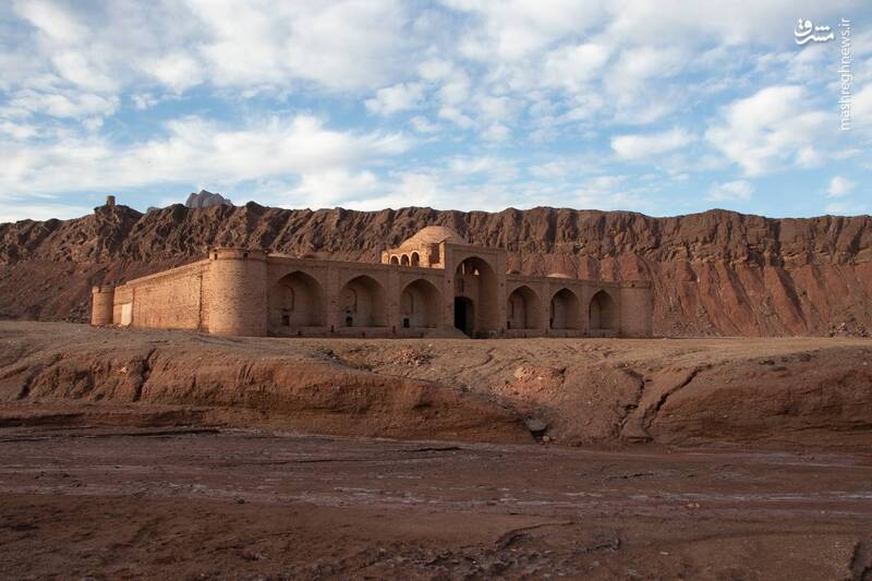 کاروانسرای چاه کوران راور، نشسته بر حاشیه کویر +عکس