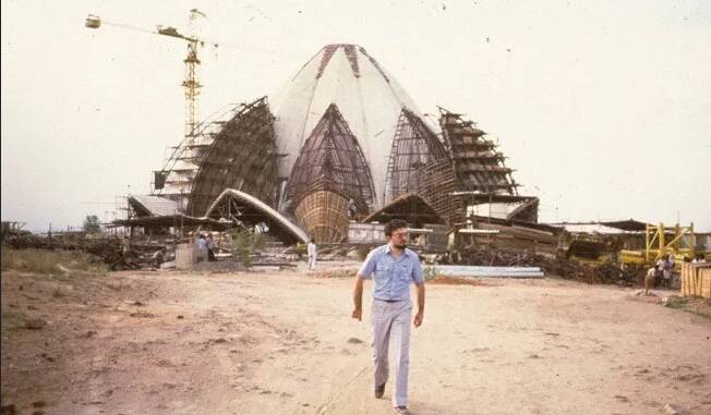 نمادهای بهائیت و ضد انقلاب در لباس پرسپولیس +عکس