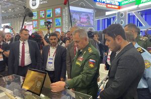 بازدید وزیر دفاع روسیه از غرفه ایران در نمایشگاه نظامی آرمیا