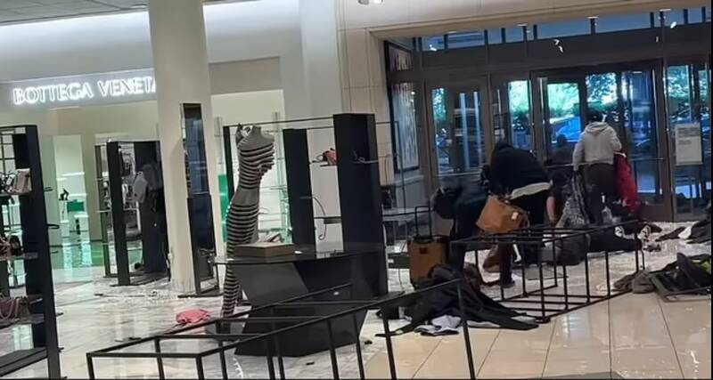 شکلگیری گَنگهای ۳۰ نفره سرقت در ابرقدرت اقتصادی دنیا+عکس و فیلم