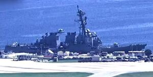 آتشسوزی در ناوشکن نیروی دریایی آمریکا