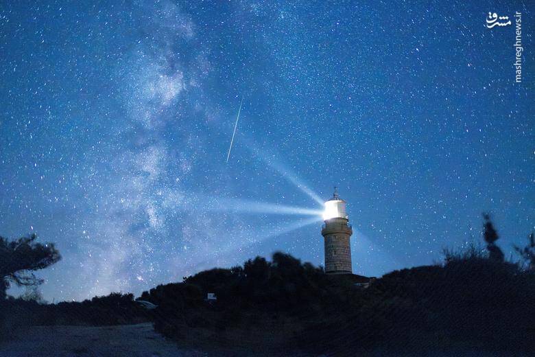 عبور یک شهاب سنگ از آسمان جزیره لاستوفو  در کرواسی