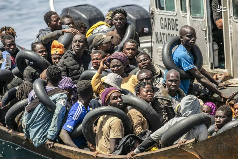 عبور تعدادی مهاجر از طریق دریا در اسفاکس _ تونس