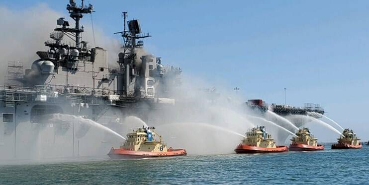 آتش‌سوزی در ناوشکن نیروی دریایی آمریکا