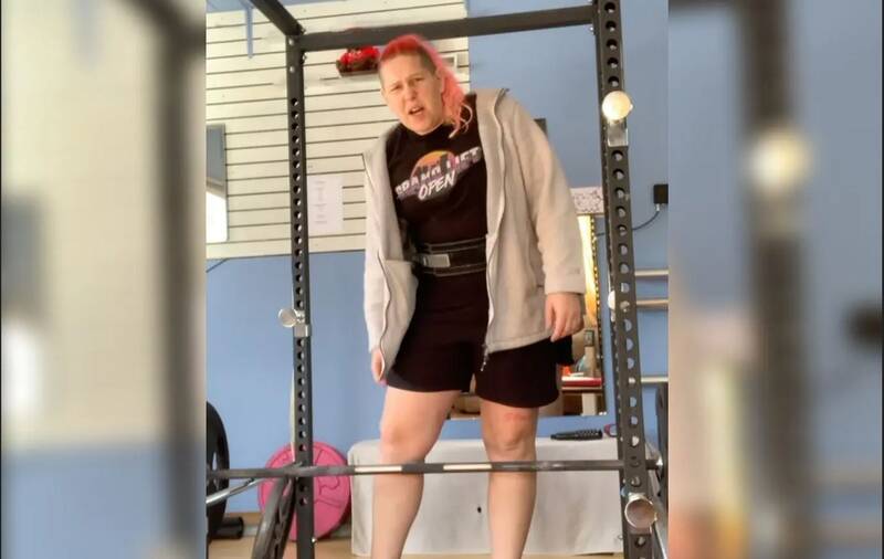 یک مرد تراجسنیتی قهرمان وزنهبرداری زنان کانادا شد/ بیمعنی شدن ورزش قهرمانی زنان با حضور مردان ترنس+عکس و فیلم