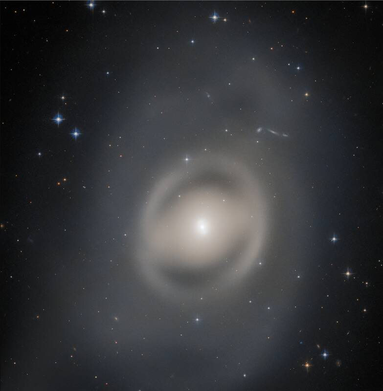 شکار یک شبح توسط تلسکوپ هابل+عکس