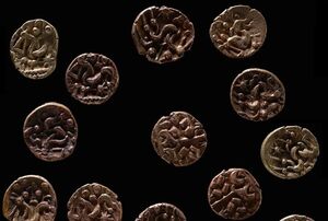 ببینید | کشف گنج سکه‌های طلای ۲ هزار ساله