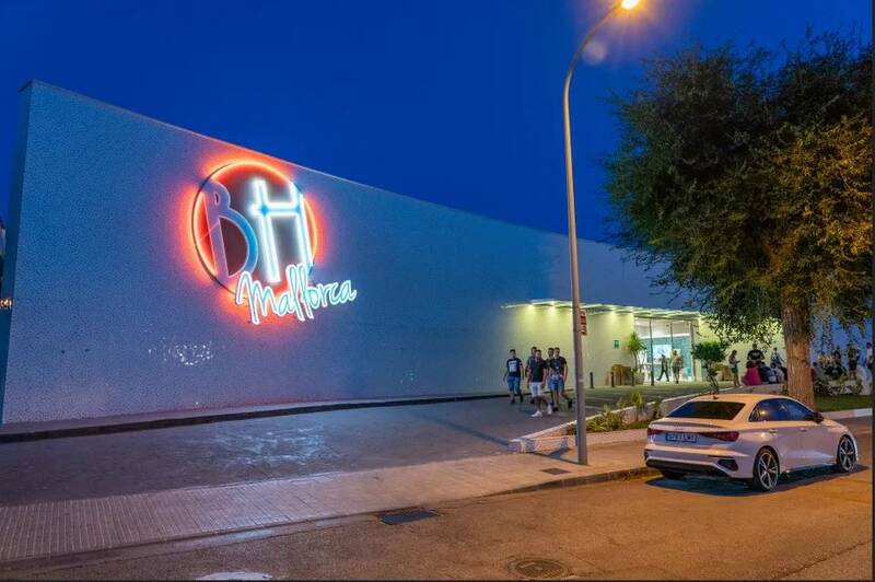 تجاوز هشت جوان «چشم و دل سیر» اروپایی به یک دختر نوجوان+عکس