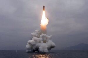 کره شمالی با حضور کیم جونگ اون چندین موشک بالستیک «آزمایش کرد»
