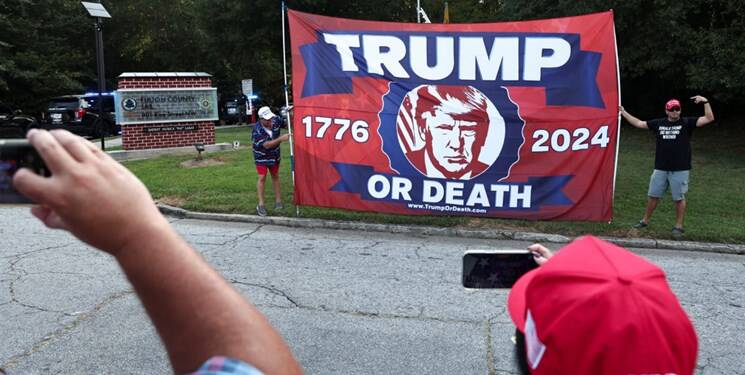 آیا پروندههای قضایی ترامپ به نفع کارزار انتخاباتی او است؟