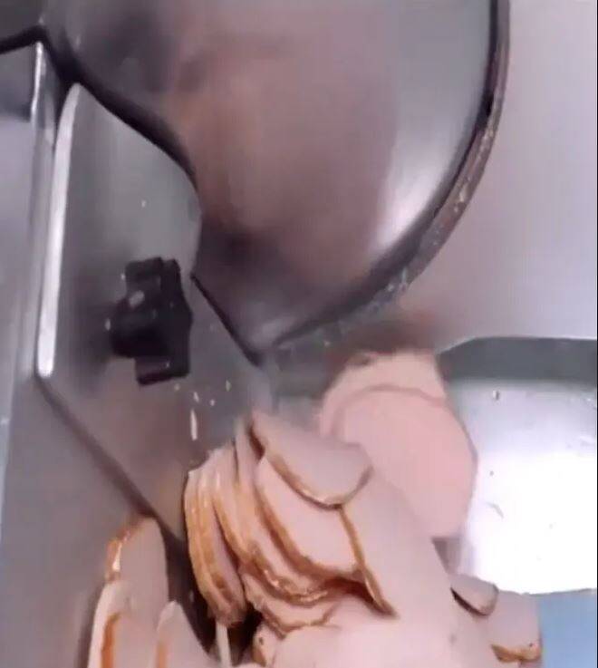 از «ژامبون» خمیری تا «چوبخرچنگی» بدون خرچنگ/ برندهای معروف موادغذایی در دنیا چگونه غذا را جعل میکنند +فیلم و عکس