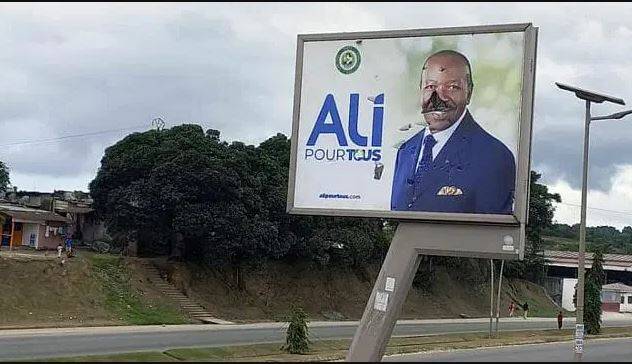 نماد استعمار فرانسه در «گابن» و دوست صمیمی مکرون برکنار شد/ تشرف علی بونگو در لژ اعظم فراماسونری فرانسه+عکس و فیلم