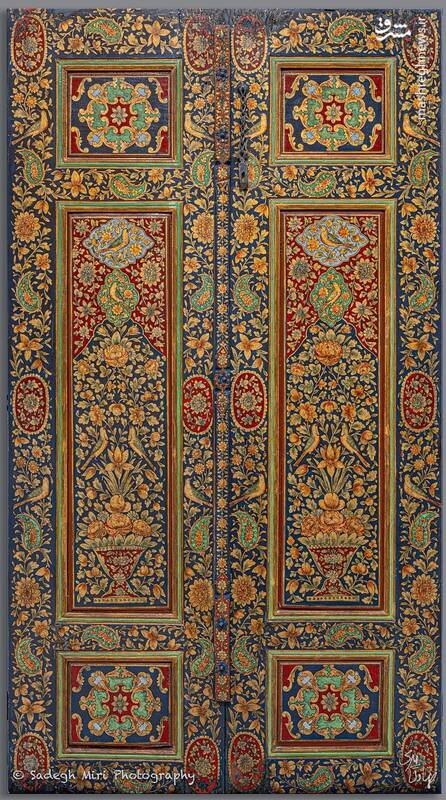 نمایی جالب از در چوبیِ مطلاکاریشده تاریخی 2