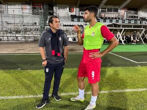 تمرین تیم ملی در هوای بارانی پلودیف / طارمی پای درس گلزنی خداداد نشست