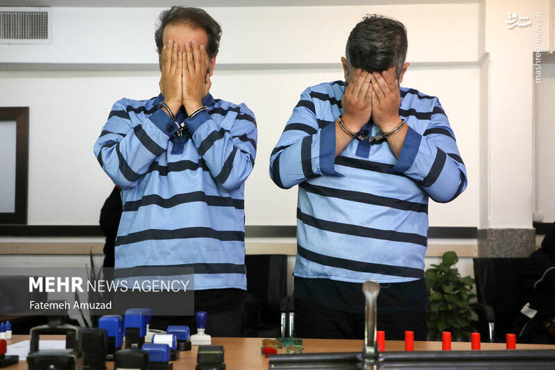 عکس/ دستگیری اعضای باند جعل گذرنامه در آژانس مسافرتی