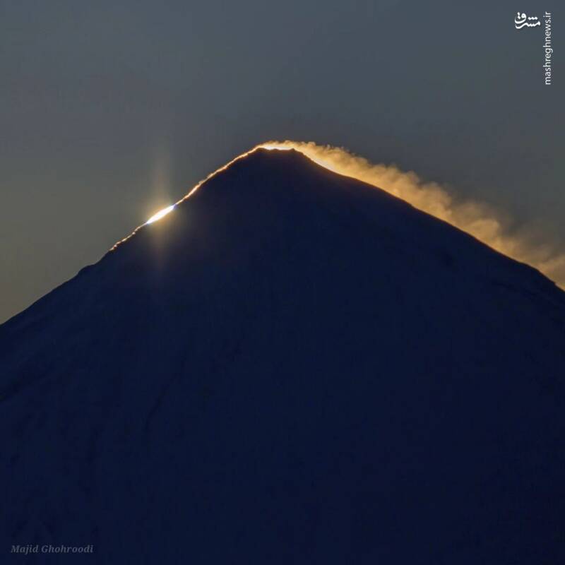 رقص طلوع خورشیدِ پانزدهم شهریور بر قلهی دماوند