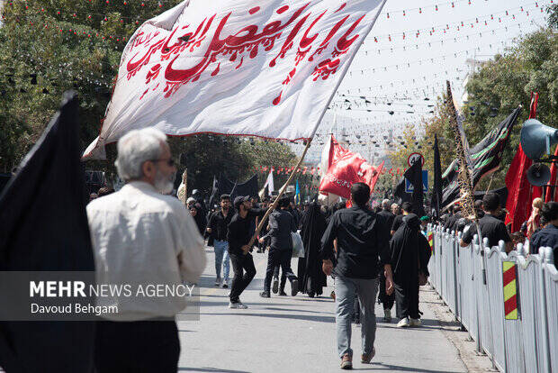 پایتخت معنوی ایران غرق ماتم و عزا / باز هوای حرمت آرزوست + عکس و فیلم 2