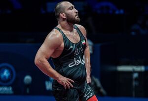 عکس / کشتی گیر معروف در لباس خادمی امام رضا (ع)