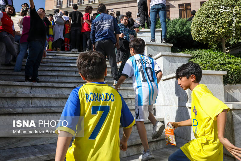 مسئول آبروریزی «واقعۀ اسپیناس» کیست! رونالدو، مردم یا مسئولان فوتبال؟ 8 مسئول آبروریزی «واقعۀ اسپیناس» کیست!  رونالدو، مردم یا مسئولان فوتبال؟/ از همین ساعت برای ورود نیمار و بنزما برنامهریزی کنیم