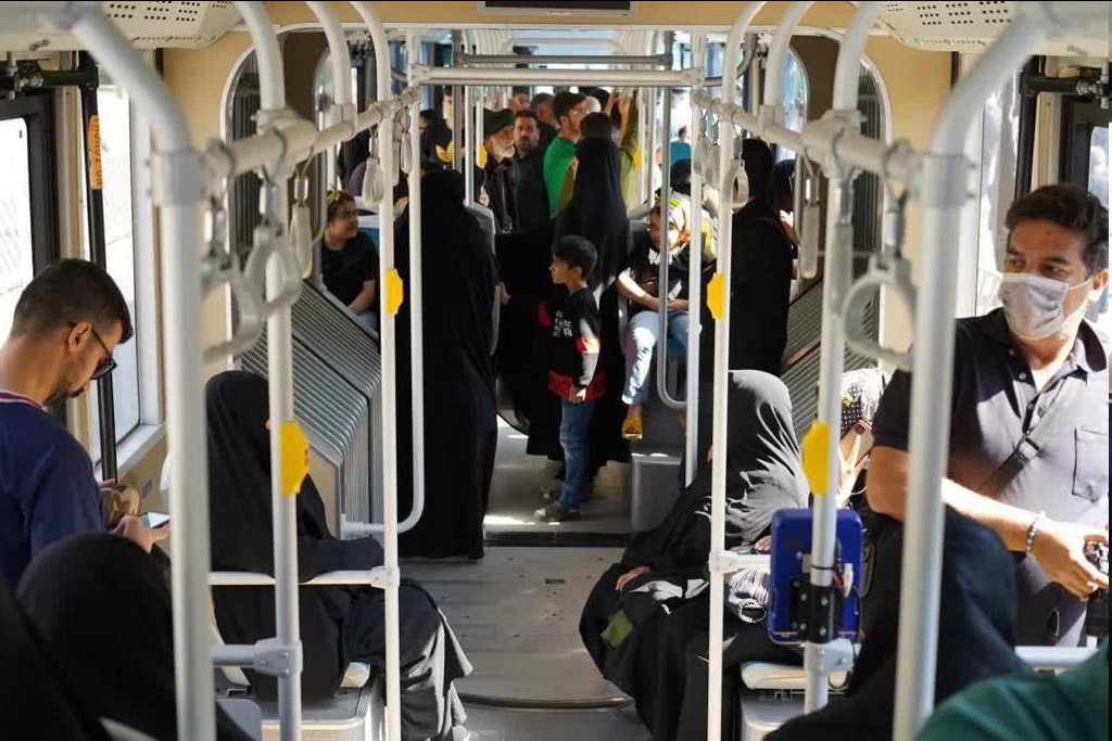 هاشمی: اتوبوسهای گروه بهمن، بهترینها را برای زائران حرم رضوی عرضه میکنند