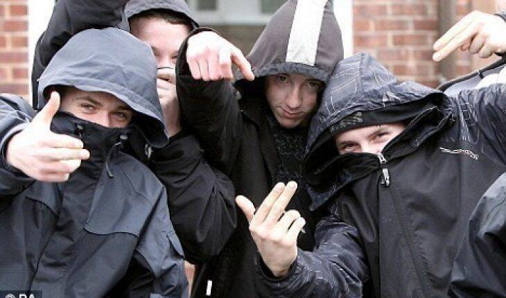 حمله گروهی نوجوانان آمریکایی برای چند پاکت سیگار!/ فرهنگ خشونت ریشههای آمریکا را خشکانده است +عکس و فیلم