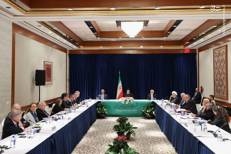 عکس/ نشست رئیسی با رهبران ادیان الهی