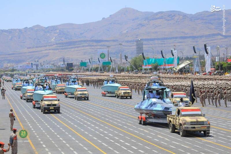 نگاهی به رژه نهمین سالگرد انقلاب یمن/ برد موشکهای بالستیک یمنی از ۲ هزار کیلومتر عبور کرد/ رونمایی یمن از موشکی که تمام اسرائیل را زیر آتش خواهد برد +فیلم و تصاویر