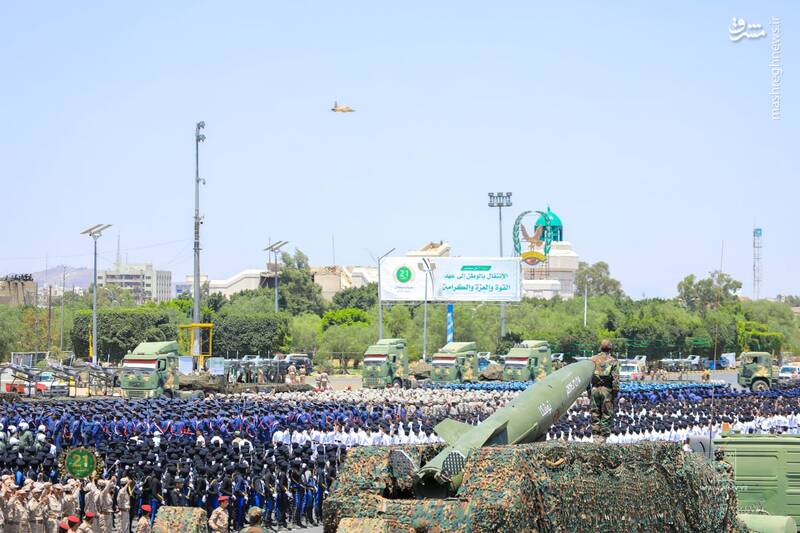 نگاهی به رژه نهمین سالگرد انقلاب یمن/ برد موشکهای بالستیک یمنی از ۲ هزار کیلومتر عبور کرد/ رونمایی یمن از موشکی که تمام اسرائیل را زیر آتش خواهد برد +فیلم و تصاویر