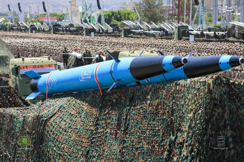نگاهی به رژه نهمین سالگرد انقلاب یمن/ برد موشکهای بالستیک یمنی از ۲ هزار کیلومتر عبور کرد/ رونمایی یمن از موشکی که تمام اسرائیل را زیر آتش خواهد برد +فیلم و تصاویر