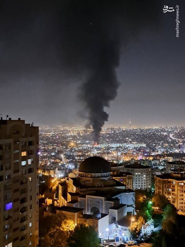 آتشسوزی در یکی از انبارهای وابسته به وزارت دفاع +عکس