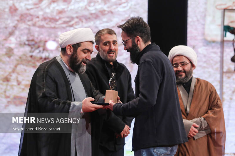 آئین اختتامیه نخستین کنگره ملی نوحهها و نغمههای عاشورایی بعدازظهر امروز یکشنبه ۲ مهر ماه ۱۴۰۲ با حضور حجت الاسلام محمد قمی رئیس سازمان تبلیغات اسلامی در سالن همایشهای برج میلاد و با معرفی برگزیدگان برگزار شد