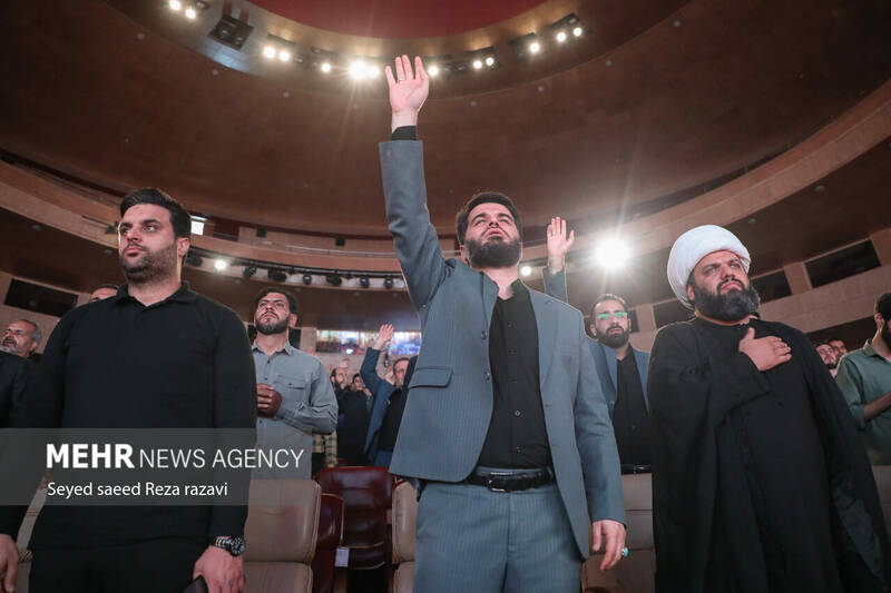 میثم مطیعی مداح اهل بیت (ع) در مراسم آیین اختتامیه نخستین کنگره ملی نوحهها و نغمههای عاشورایی حضور دارد