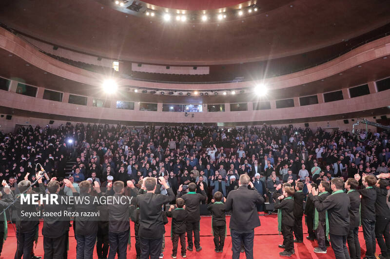 آئین اختتامیه نخستین کنگره ملی نوحهها و نغمههای عاشورایی بعدازظهر امروز یکشنبه ۲ مهر ماه ۱۴۰۲ با حضور حجت الاسلام محمد قمی رئیس سازمان تبلیغات اسلامی در سالن همایشهای برج میلاد و با معرفی برگزیدگان برگزار شد