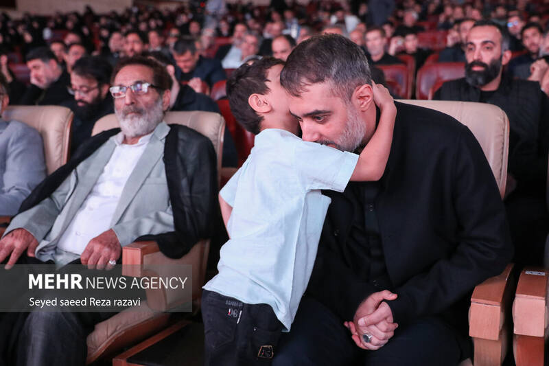 محمد حسین پویانفر مداح اهل بیت (ع) در مراسم آیین اختتامیه نخستین کنگره ملی نوحهها و نغمههای عاشورایی حضور دارد