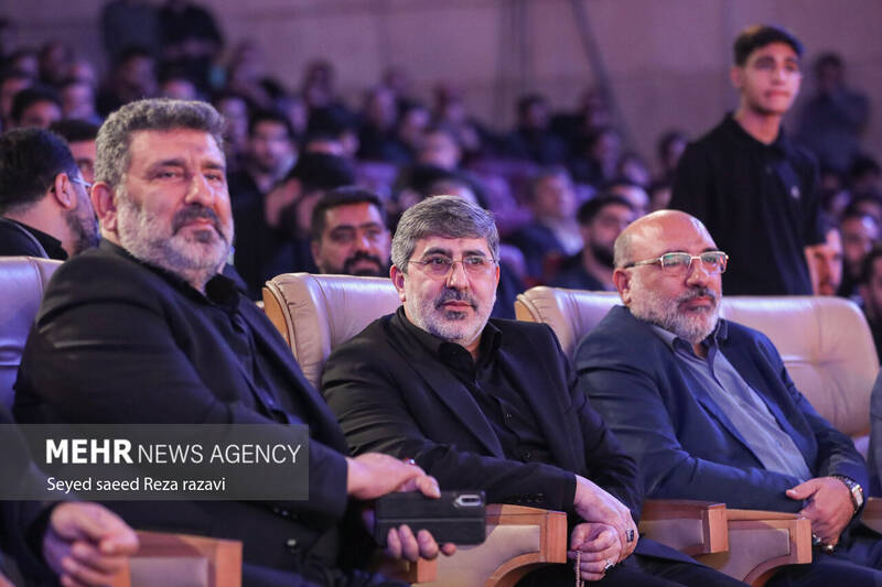 محمدرضا طاهری مداح اهل بیت (ع) در مراسم آیین اختتامیه نخستین کنگره ملی نوحهها و نغمههای عاشورایی حضور دارد
