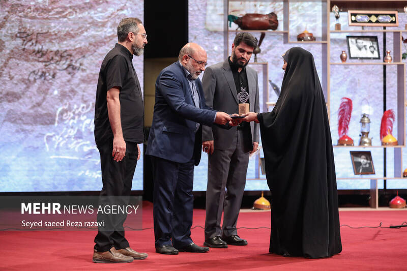 آئین اختتامیه نخستین کنگره ملی نوحهها و نغمههای عاشورایی بعدازظهر امروز یکشنبه ۲ مهر ماه ۱۴۰۲ با حضور حجت الاسلام محمد قمی رئیس سازمان تبلیغات اسلامی در سالن همایشهای برج میلاد و با معرفی برگزیدگان برگزار شد