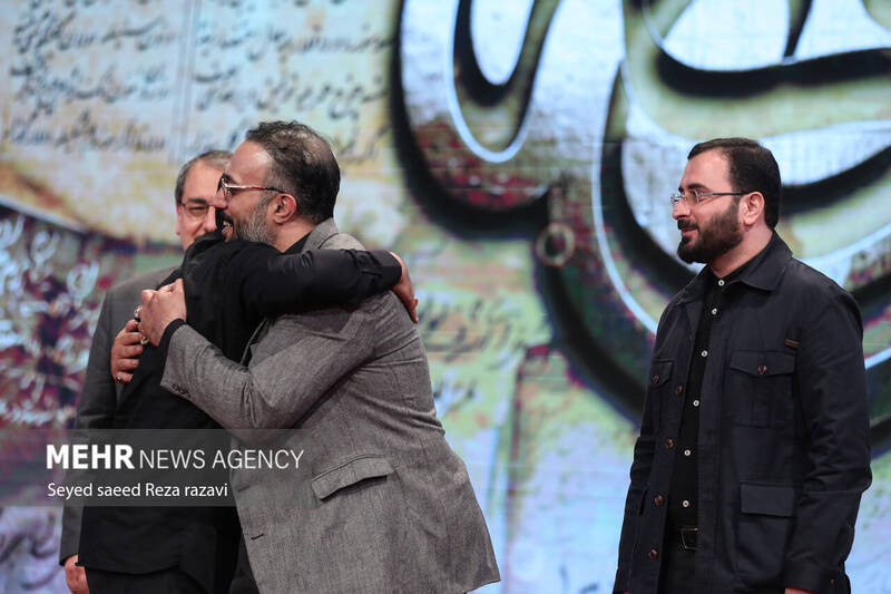 آئین اختتامیه نخستین کنگره ملی نوحهها و نغمههای عاشورایی بعدازظهر امروز یکشنبه ۲ مهر ماه ۱۴۰۲ با حضور حجت الاسلام محمد قمی رئیس سازمان تبلیغات اسلامی در سالن همایشهای برج میلاد و با معرفی برگزیدگان برگزار شد