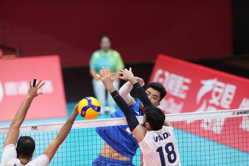 هتتریک والیبال ایران در قهرمانی بازیهای آسیایی/ اولین طلای کاروان به نام بلندقامتان +فیلم