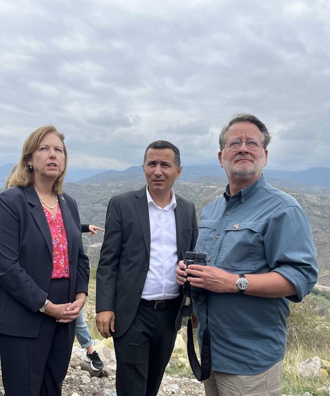 سناتور آمریکایی: باید رژیم علی اف را تحریمهای هدفمند کنیم