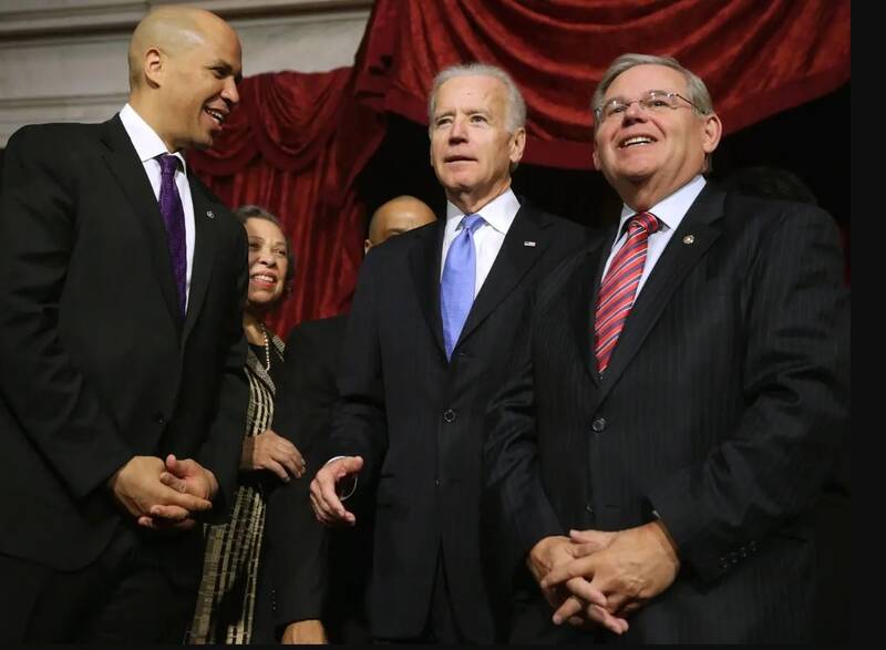 رسوایی فساد سناتور ضدروسی و معمار تحریمهای ایران