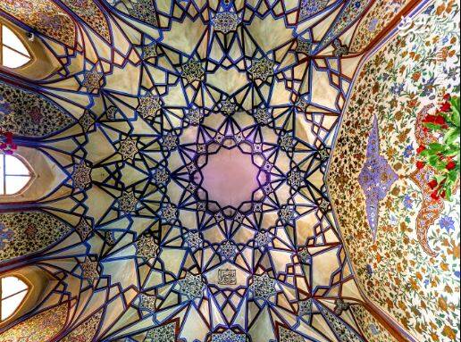 نگاهی به سقف تماشایی امامزاده درب امام در اصفهان