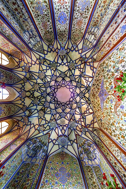 نگاهی به سقف تماشایی امامزاده درب امام در اصفهان