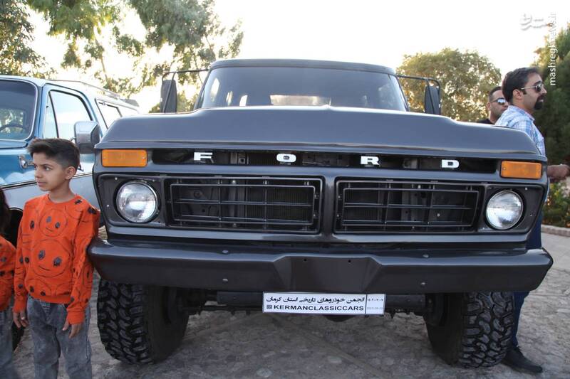 نمایش خودروهای تاریخی در کرمان +عکس