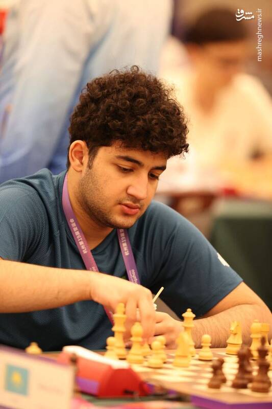 تیم ملی شطرنج مردان ایران توانست در دومین دیدار تیمی بازی‌های آسیایی مقابل قزاقزستان به پیروزی دست یابد.
در این مسابقه سید محمدامین طباطبایی و بردیا دانشور موفق به شکست حریفان خود شدند و پرهام مقصودلو به اتفاق پویا ایدنی مقابل رقبا به تساوی رضایت دادند.